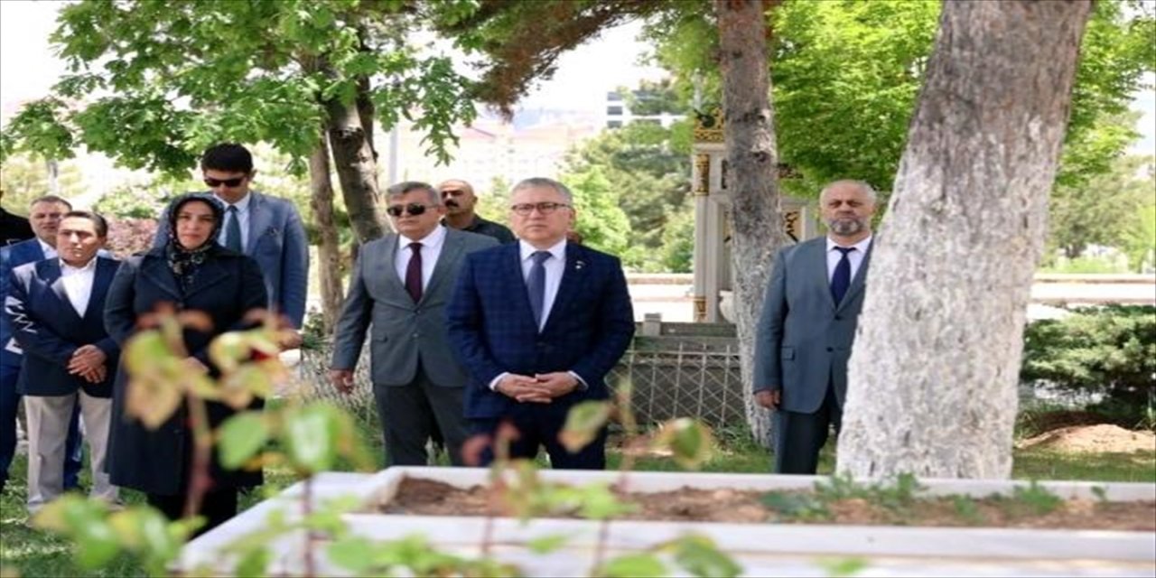 Sivas Valisi Şimşek, 55 yıl önce ölen taraftarları andı.