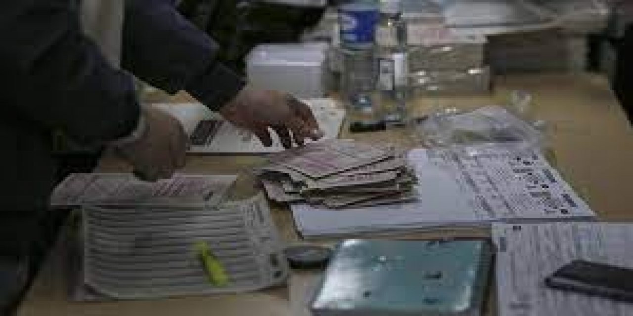 Kolombiya'da cumhurbaşkanlığı seçimi için oy verme işlemi başladı.