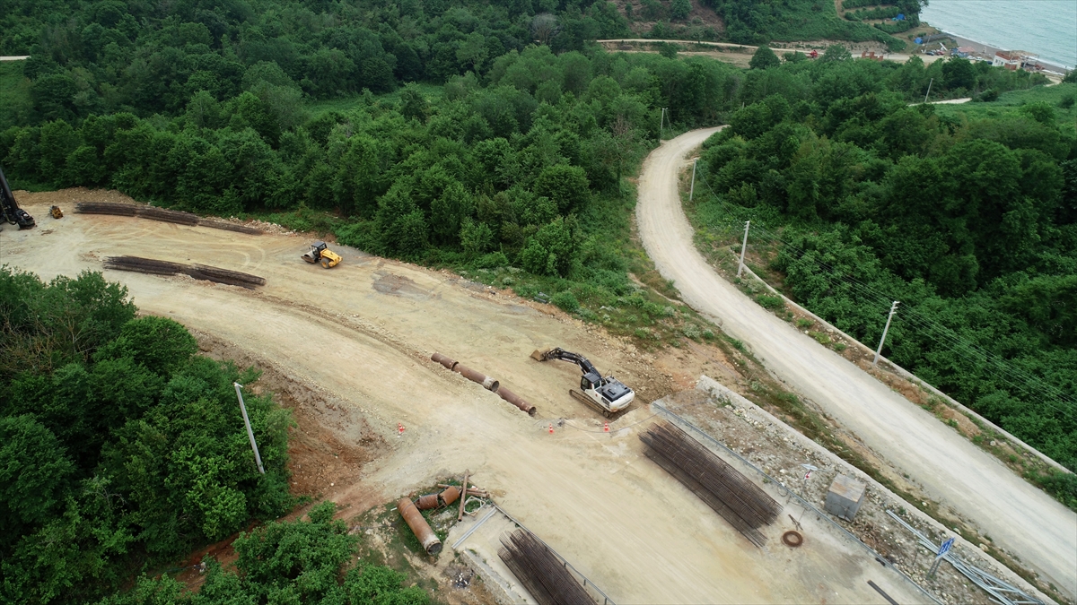 Karadeniz Sahil Yolu'nda onarım çalışmaları sürüyor