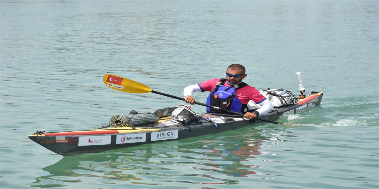 Türkiye'nin etrafını kanoyla geçecek.