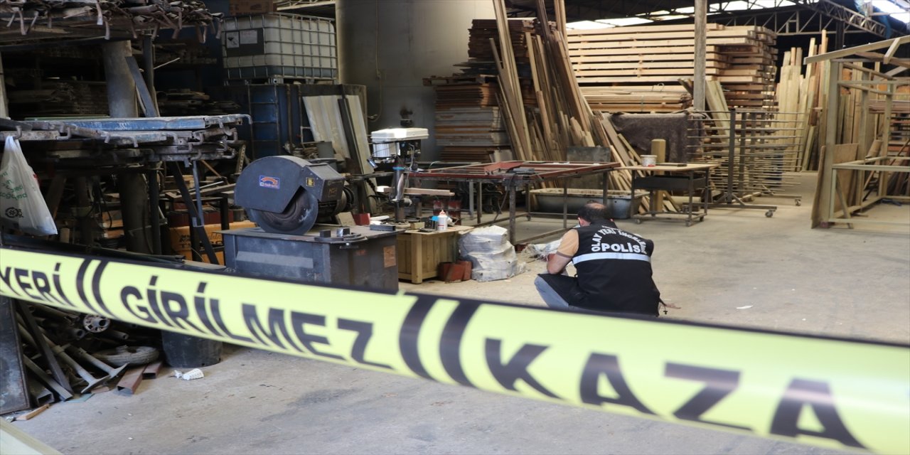 Çatıdan düşen işçi hayatını kaybetti.