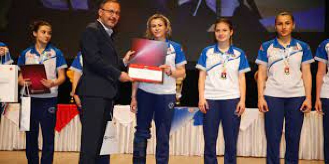 Bakan Kasapoğlu, Eskişehir'de üniversite öğrencilerine seslendi: