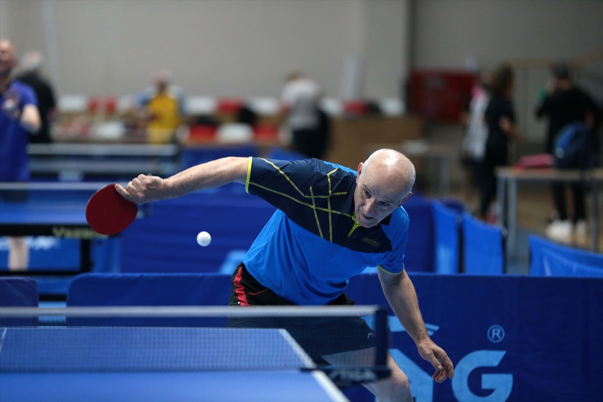 Bolu Veteranlar Masa Tenisi Turnuvası 220 sporcu ile başladı