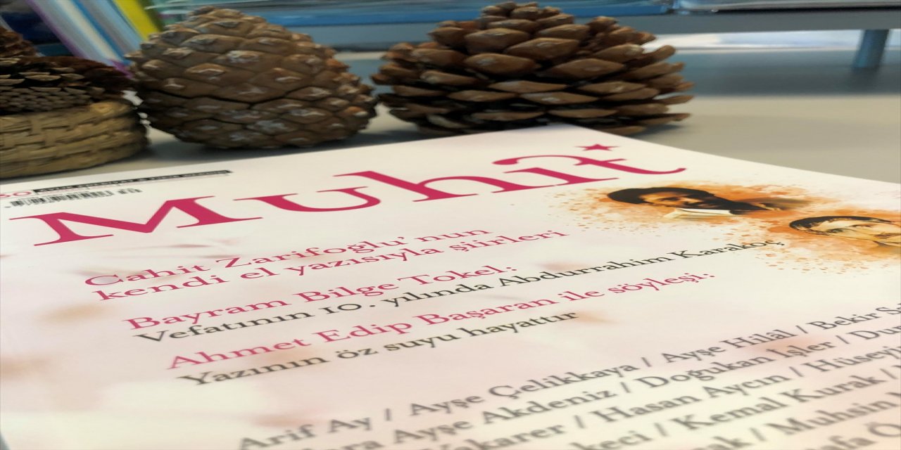 Cahit Zarifoğlu'nun şiirleri "Muhit" adlı kitapta toplandı.