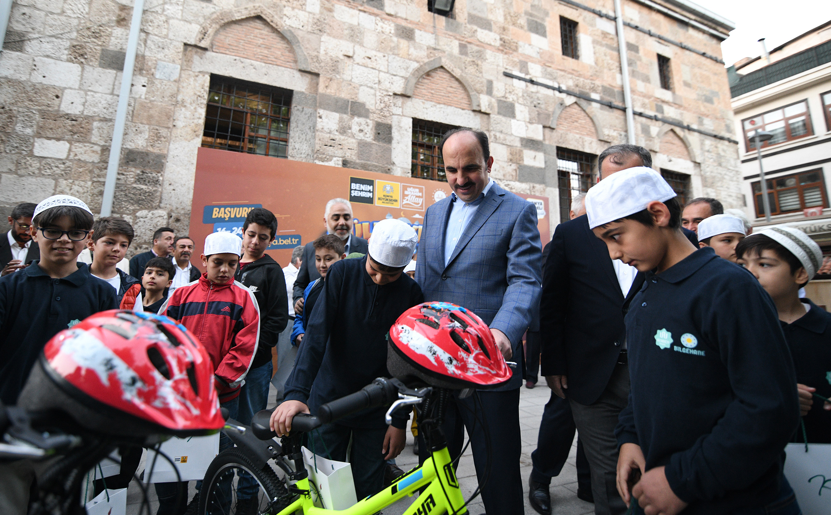 Bir taraftan şehri imar ediyoruz, bir taraftan da neslin ihyasıyla ilgili çalışmalar yürütüyoruz.