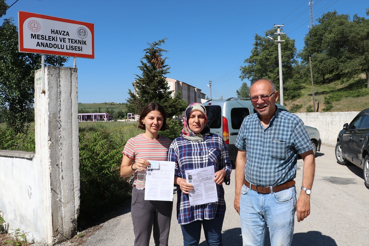Samsun'da açık liseyi bitiren 50 yaşındaki kadın YKS'ye kızıyla girdi