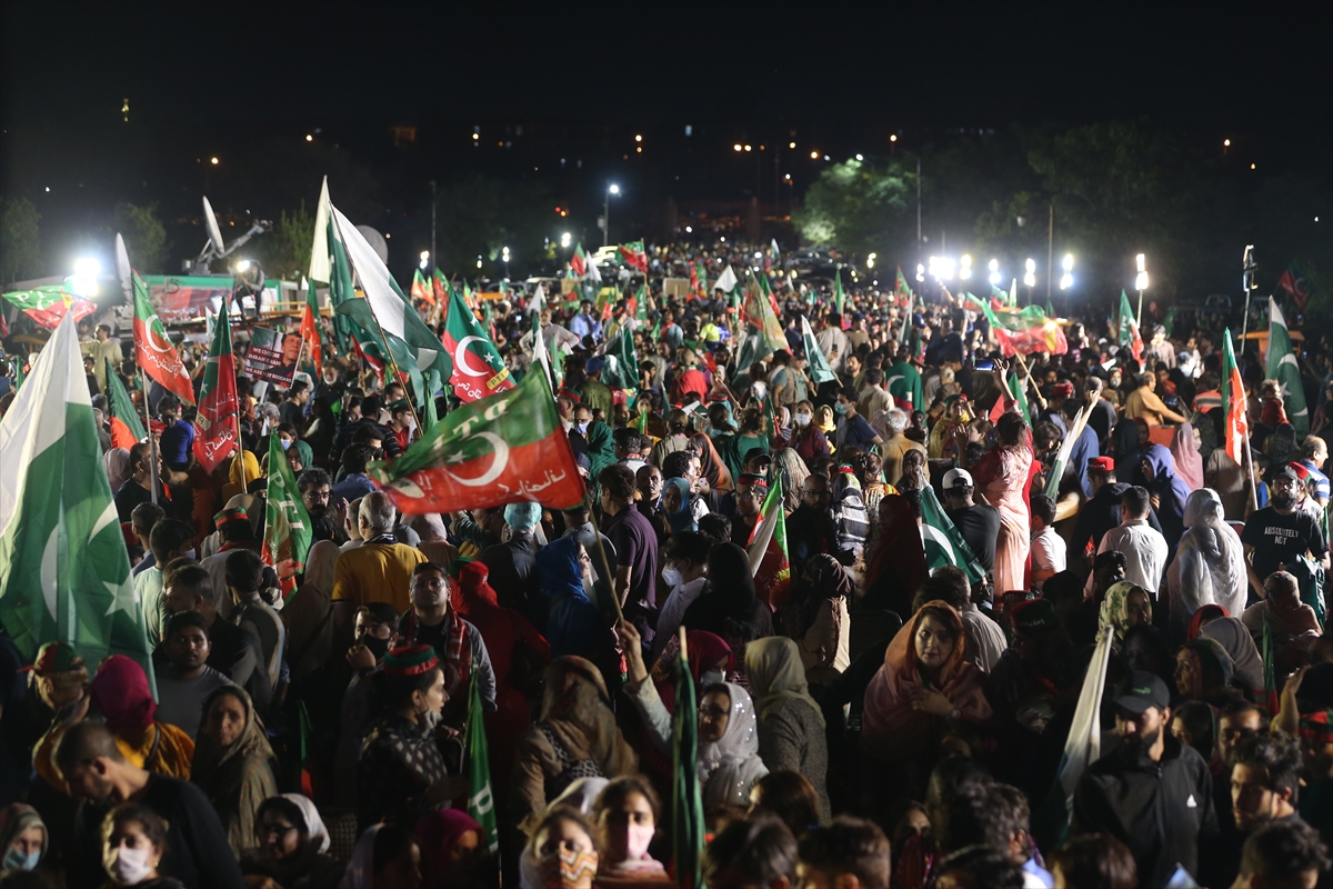 Eski Pakistan Başbakanı Han'dan enflasyon protestosu