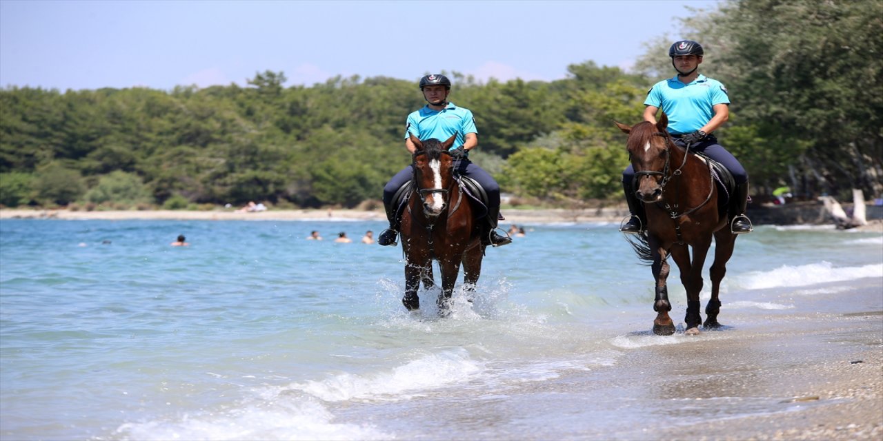 Güvenlik atlı jandarmalardan oluşuyor.