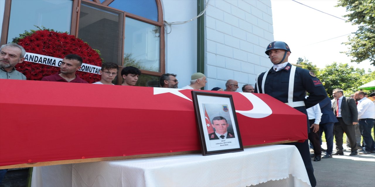 Uzman Çavuş Samut Kula trafik kazasında hayatını kaybetti.