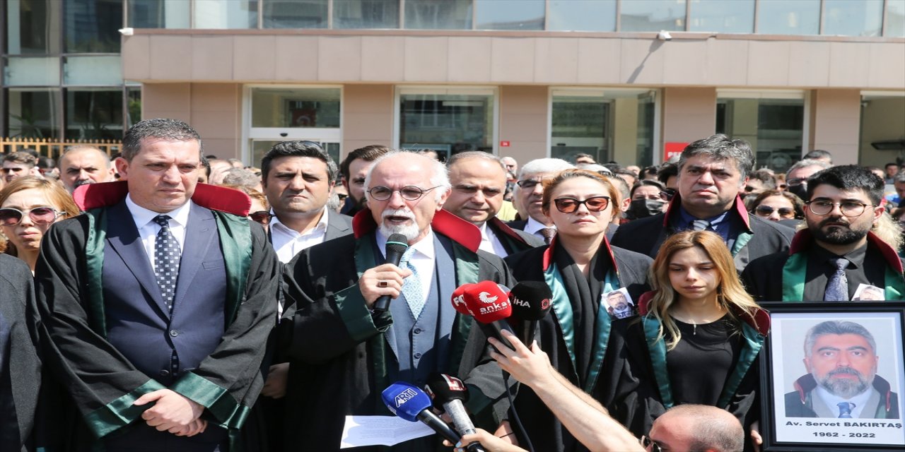 Avukat Servet Bakırtaş'ın öldürülmesi meslektaşları tarafından protesto edildi.