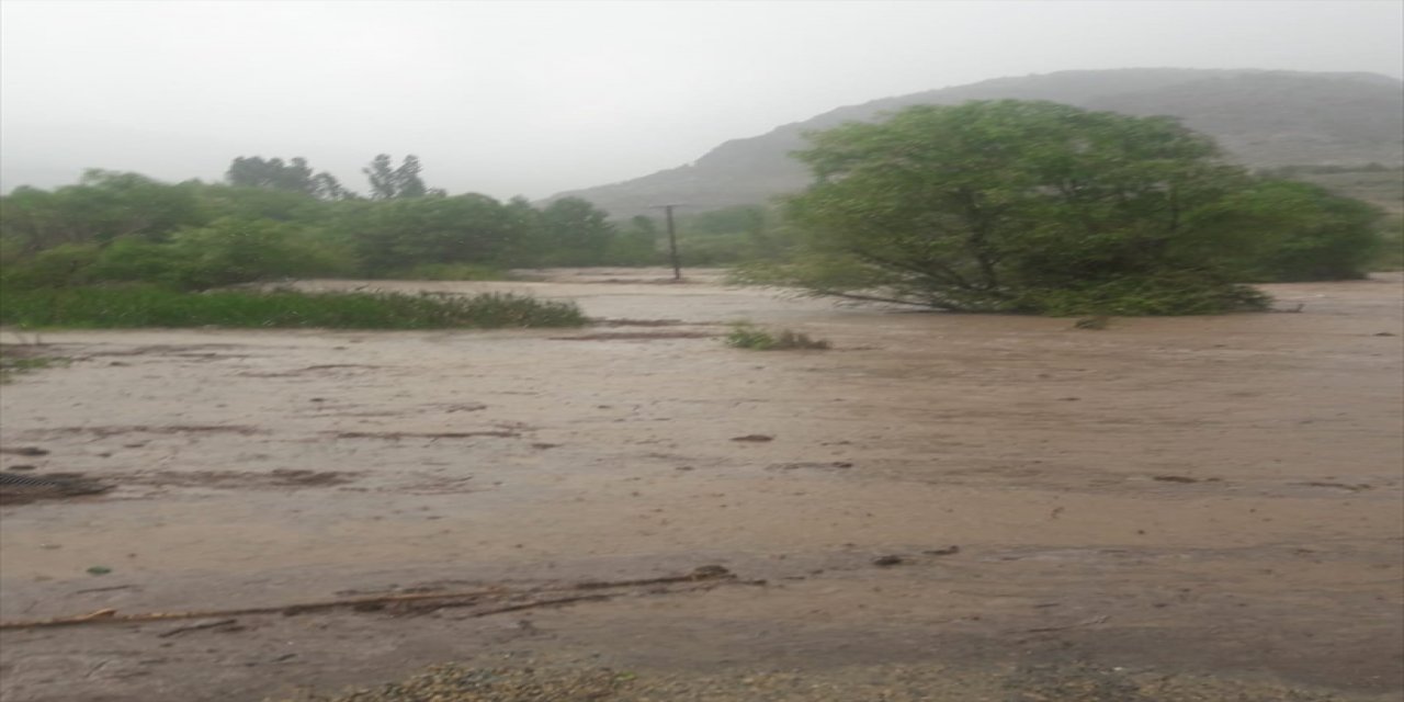 Bolu'da sağanak sele neden oldu