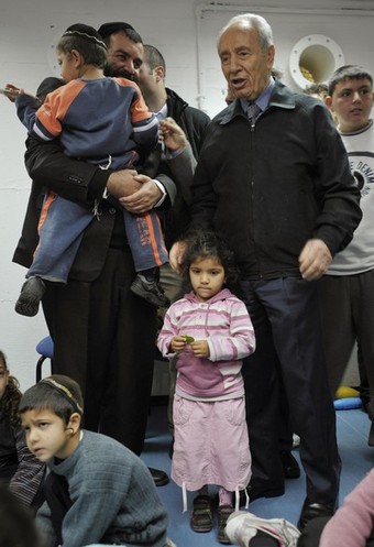 Eski İsrail Cumhurbaşkanı Şimon Peres felç geçirdi