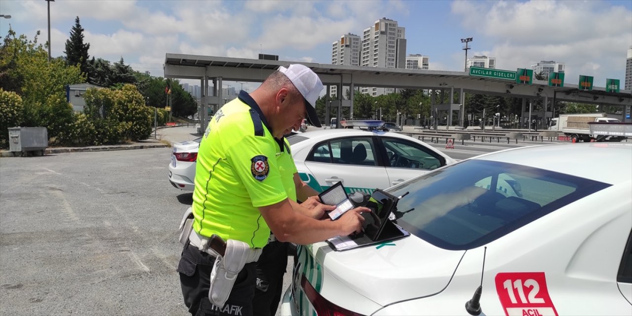 İstanbul'da emniyet kemeri ile sürücü belgesi denetimi