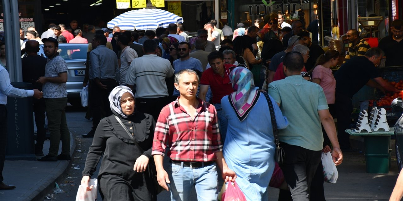 İç Anadolu'da arife gününde çarşılarda hareketlilik
