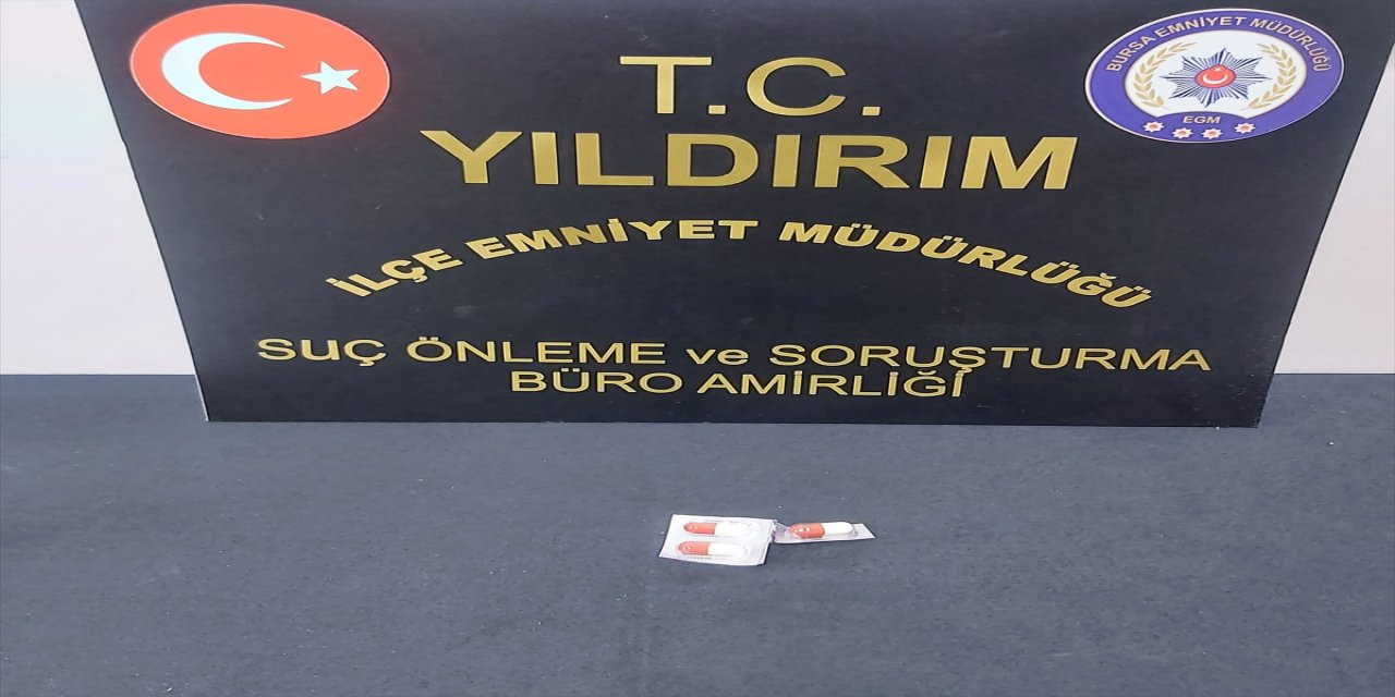 Bursa'da uyuşturucu ticareti yapan 2 şüpheli ile polise mukavemette bulunan 4 kişi yakalandı