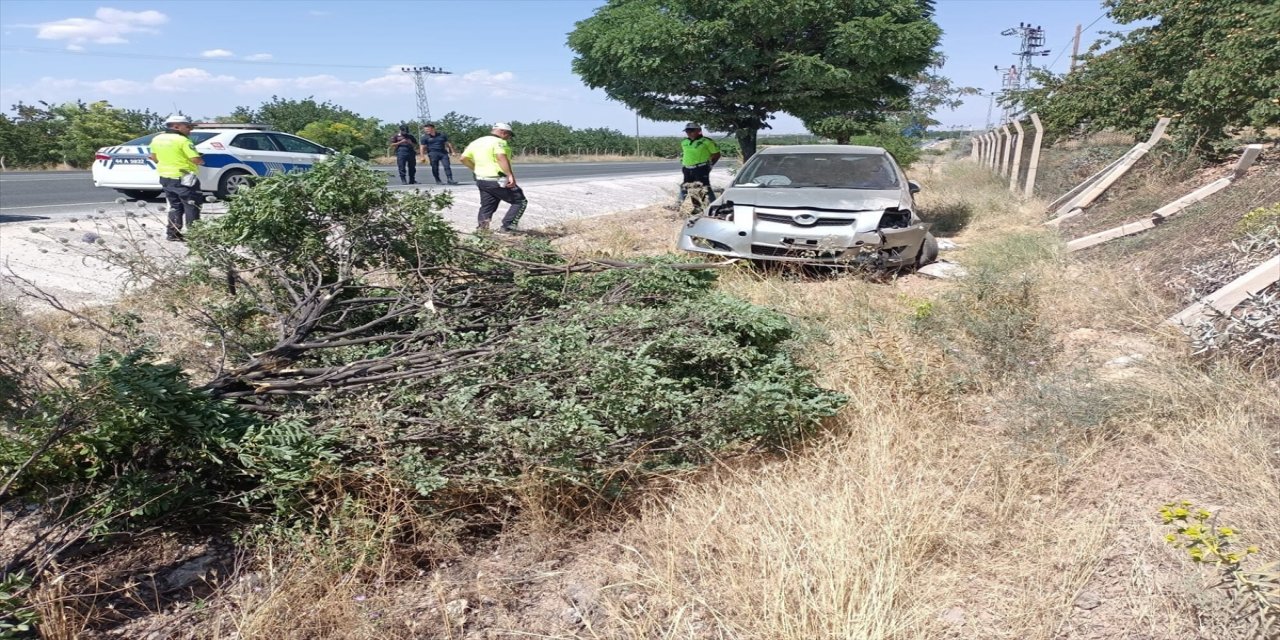 Malatya'da kontrolden çıkan otomobildeki 4 kişi yaralandı