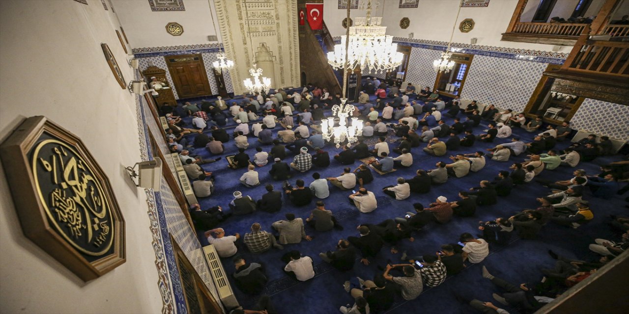 Başkentte bayram namazı coşkusu