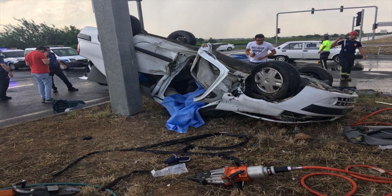 Manisa'da iki otomobilin çarpıştığı kazada 3 kişi öldü