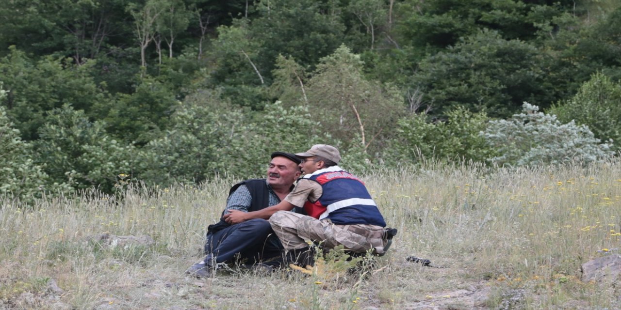Erzurum'da arkadaşlarıyla pikniğe giden genç serinlemek için girdiği gölette boğuldu