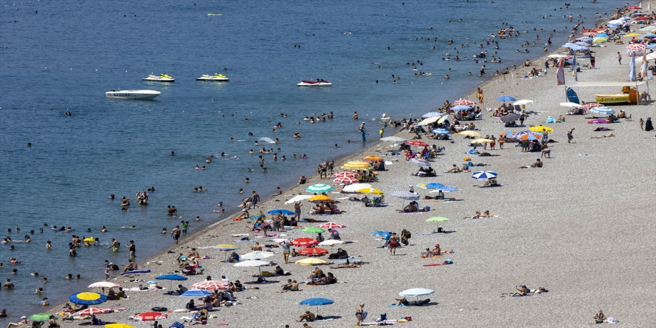 Antalya ve Muğla sahillerinde bayram tatili yoğunluğu sürüyor
