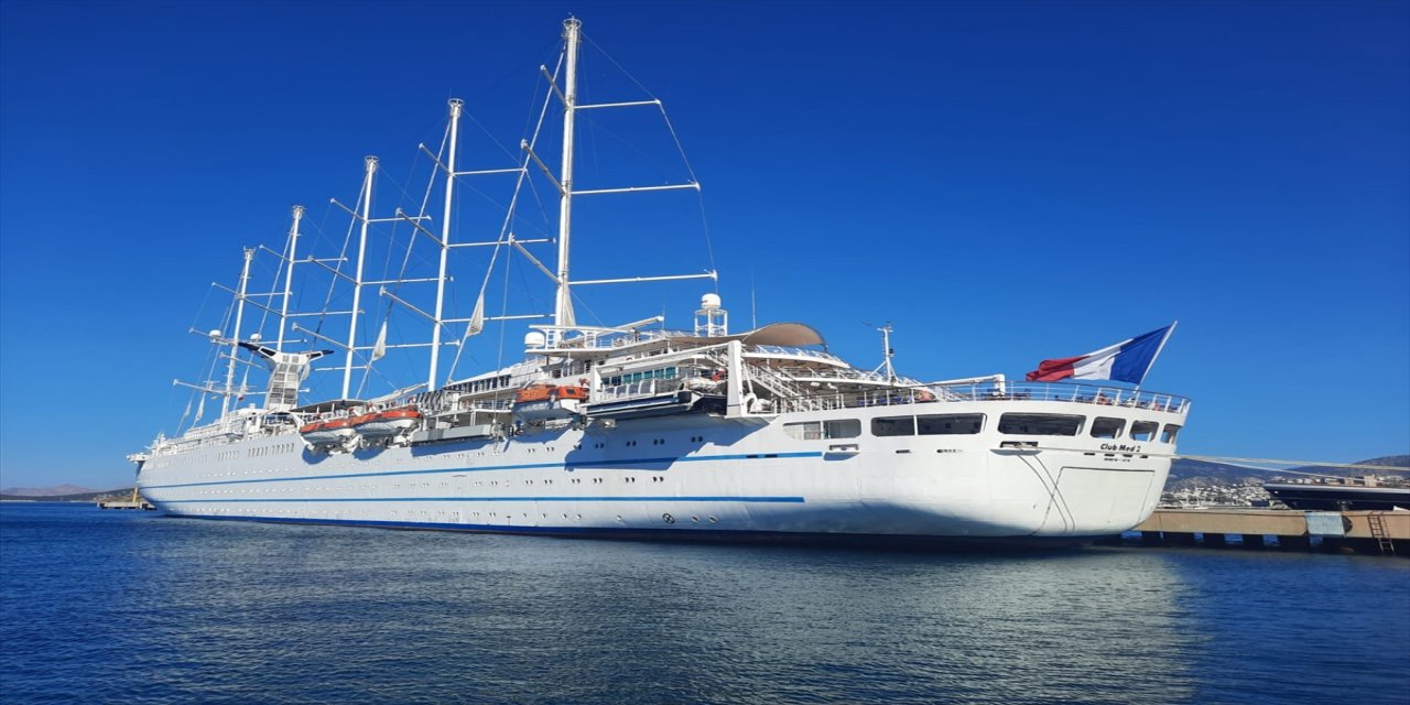 "Club Med 2" Bodrum kıyılarına yanaştı.