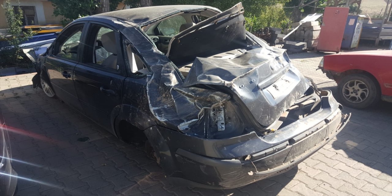 Bingöl'de ineğe çarpan otomobildeki 7 kişi yaralandı