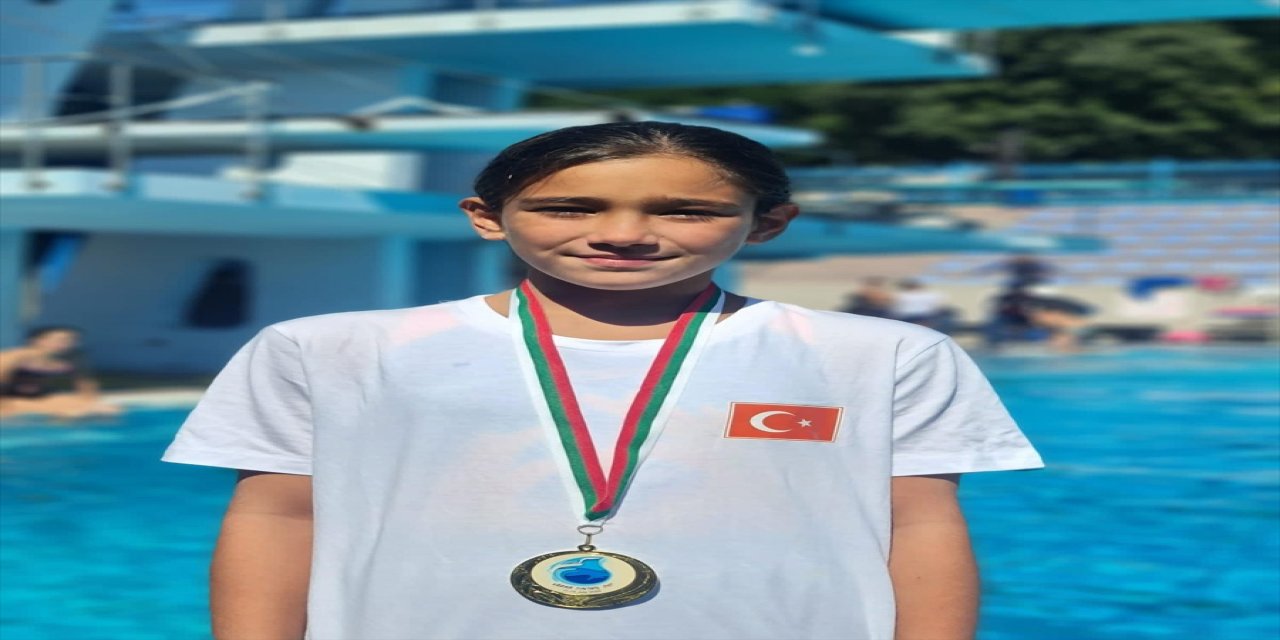 Genç milli yüzücülerden Bulgaristan'daki turnuvada 2'si altın 6 madalya