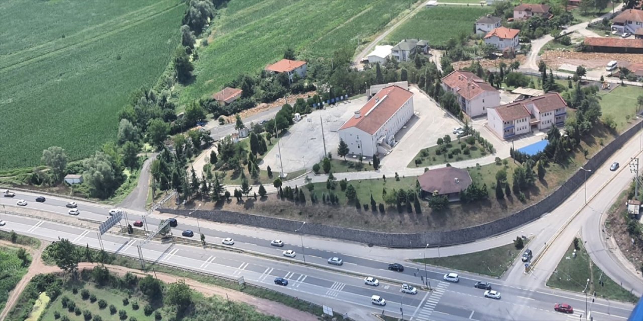 Sakarya'da bayram trafiği havadan denetlendi