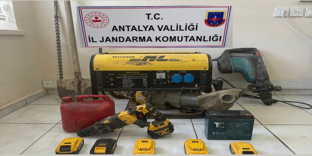 Antalya'da kaçak kazı yapan 7 şüpheli yakalandı