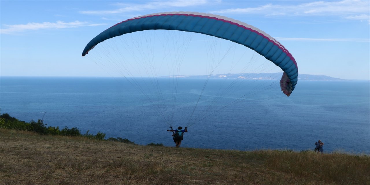 Paraşüt tutkunları bu sefer Ucmakderede buluştu.