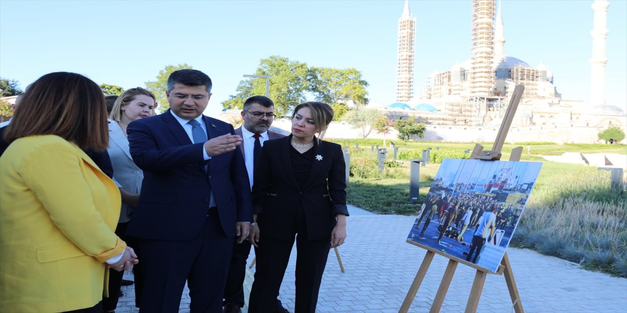 Edirne'deki Selimiye Meydanı'nda "15 Temmuz fotoğrafları" sergisi açıldı