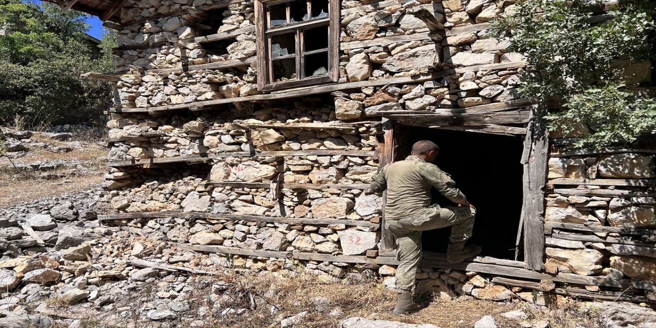 Antalya'da kayıp kadını arama çalışmaları sürüyor