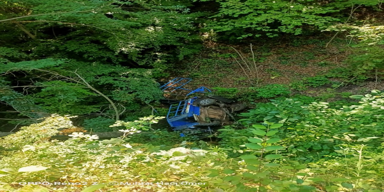 Tokat'ta fındık bahçesine devrilen tarım aracındaki 5 kişi yaralandı