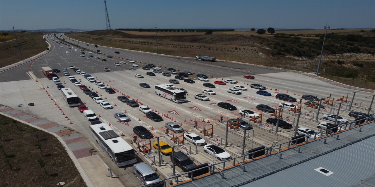 İstanbul-İzmir Otoyolu'nda tatil dönüşü yoğunluğu yaşanıyor