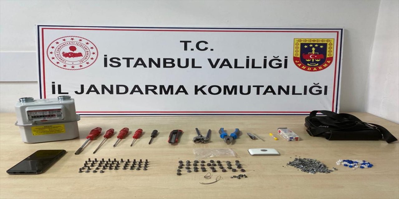 İstanbul'da sayaçlara müdahale ederek kamuyu zarara uğrattıkları iddiasıyla 2 zanlı yakalandı