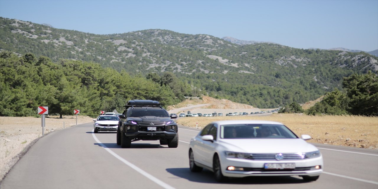 Antalya-Konya kara yolunda tatil dönüşü yoğunluğu yaşanıyor