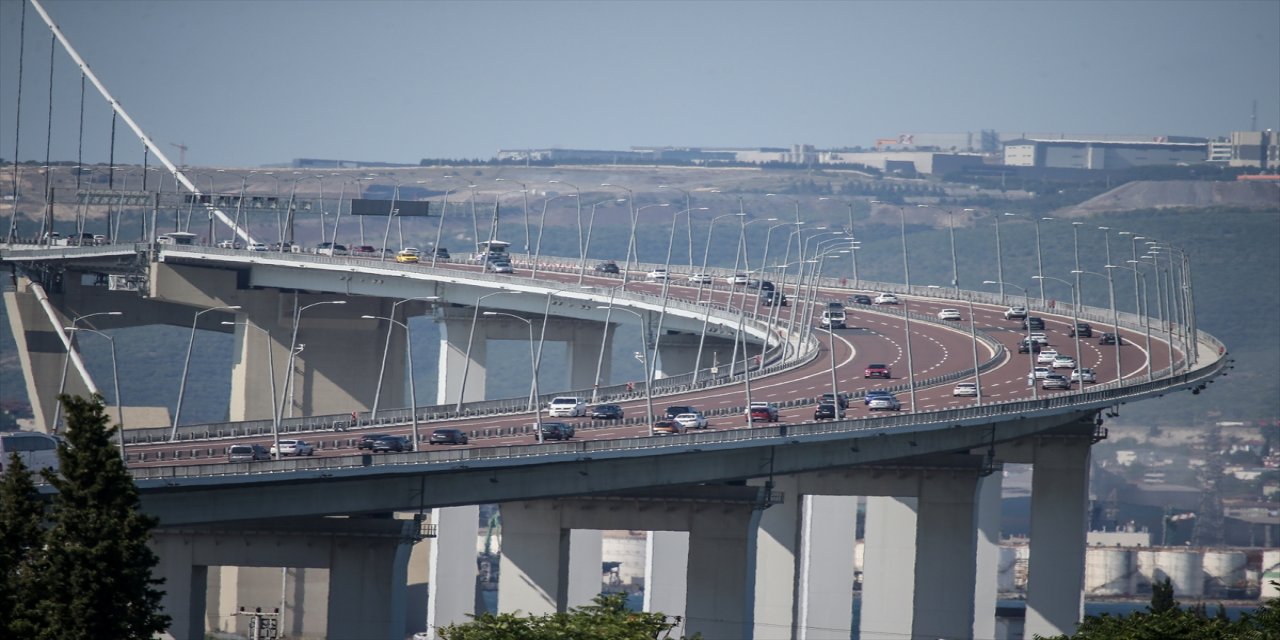 Osmangazi Köprüsü'nde tatilcilerin dönüş yolculuğu sürüyor