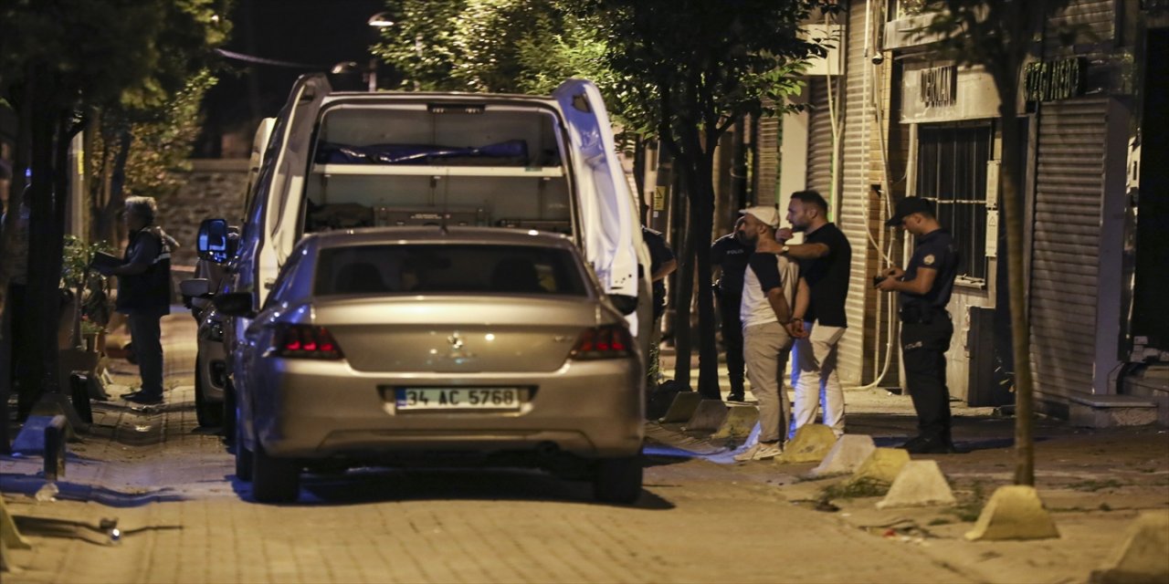 Şişli'de yabancı uyruklu bir kadın yüksekten düşerek hayatını kaybetti.