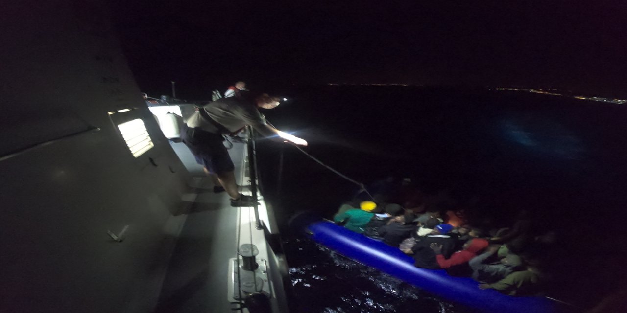 İzmir'de 67 düzensiz göçmen yakalandı