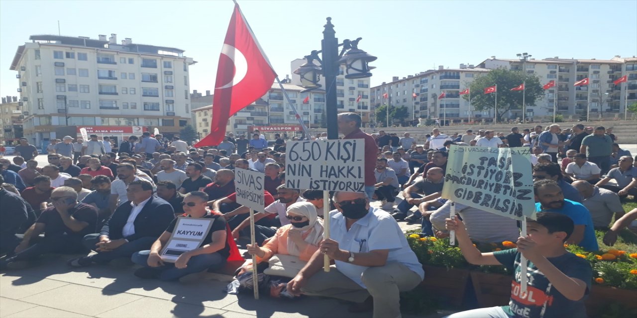 Sivas'ta maaşlarını alamayan Demir Çelik Fabrikası işçileri eylem yaptı