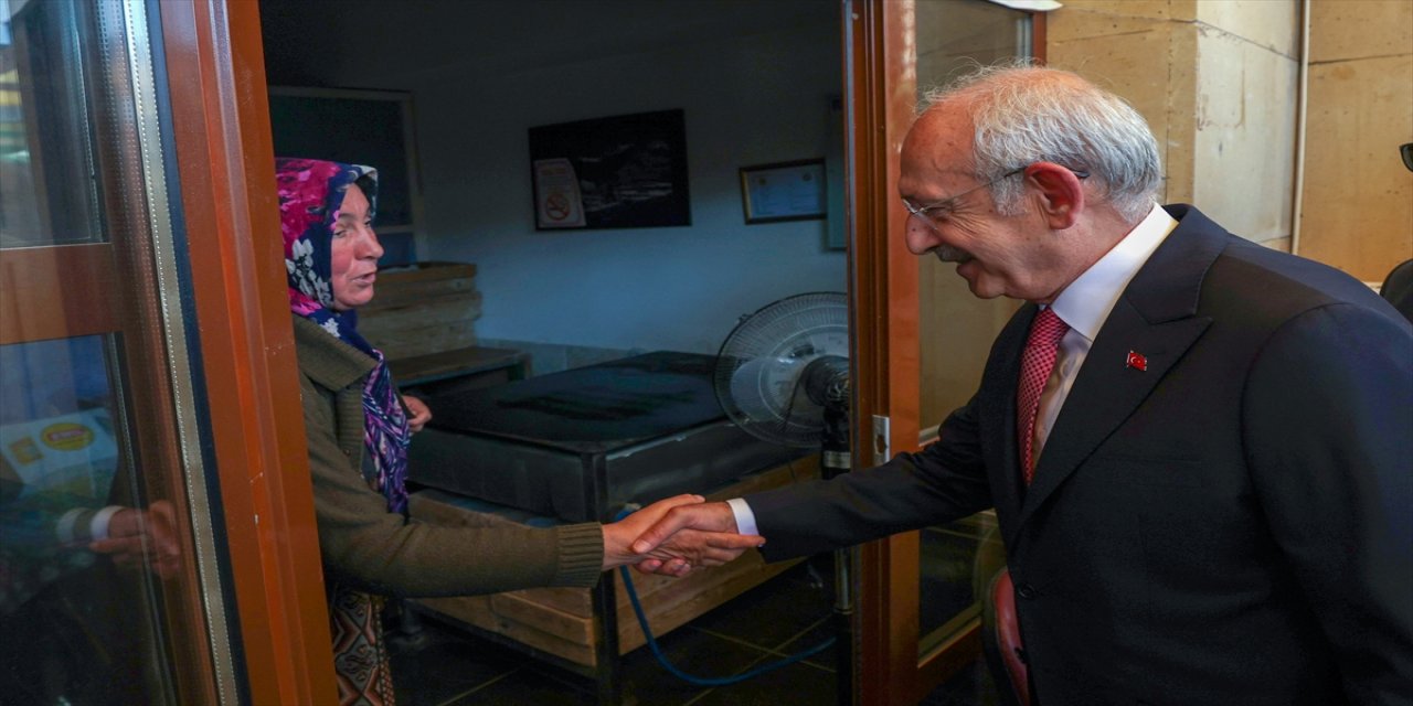 Kılıçdaroğlu, Çamlıdere ilçesinde esnaf ziyaretinde bulundu