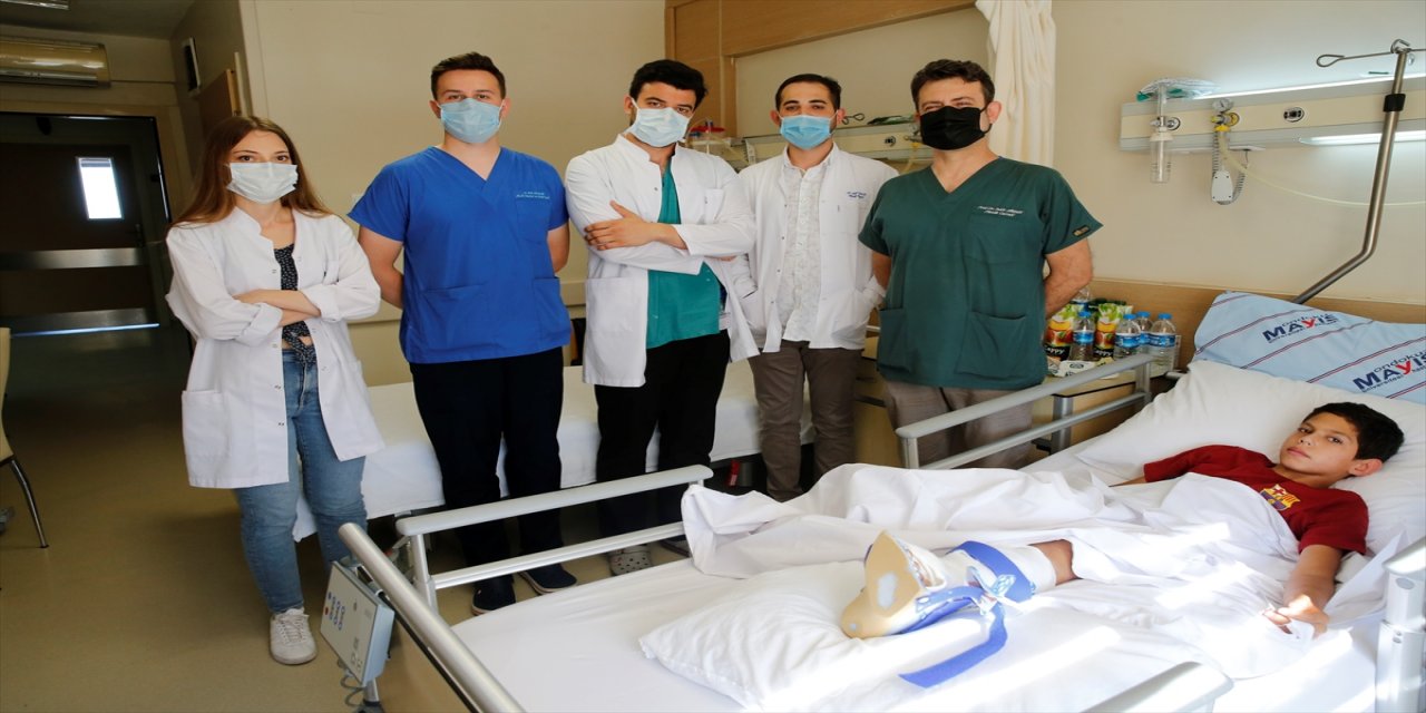 Samsun'da 10 yaşındaki çocuğun kopan ayağı yerine dikildi