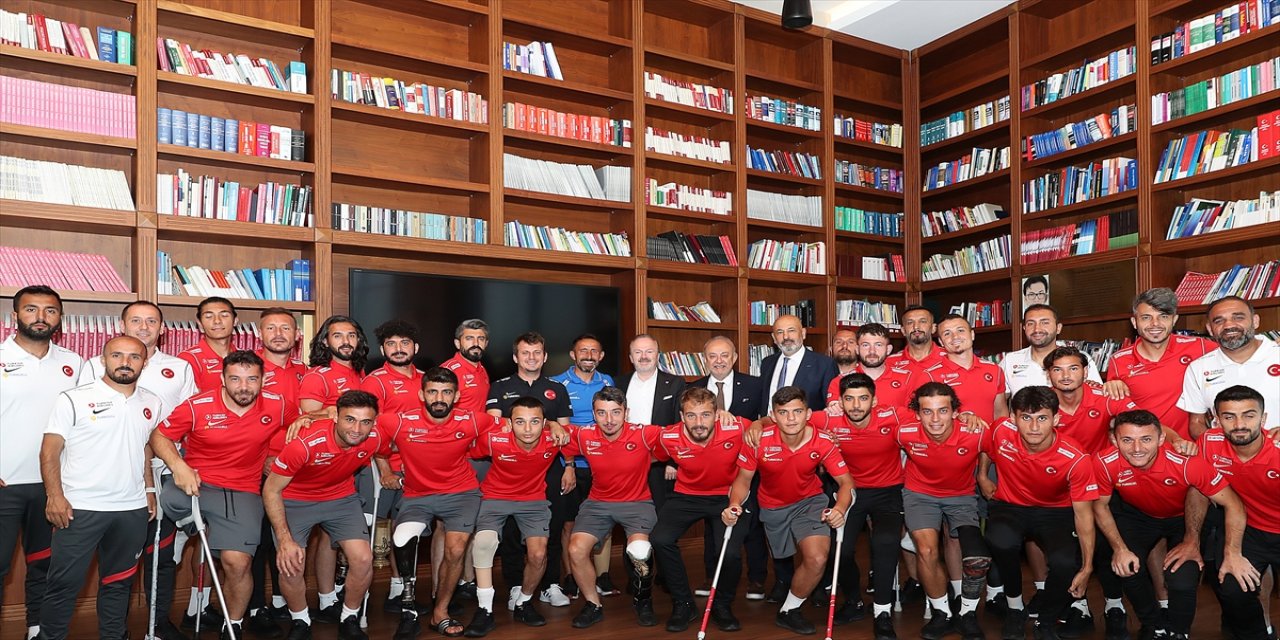 TFF Yönetim Kurulu üyeleri, Ampute Milli Takımı'yla bir araya geldi