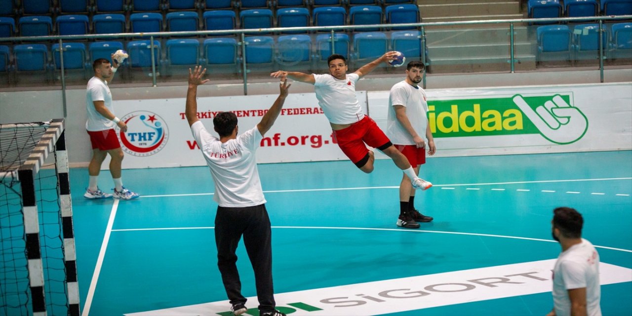 A Milli Erkek Hentbol Takımı hazırlıklarını Ankara'da sürdürüyor