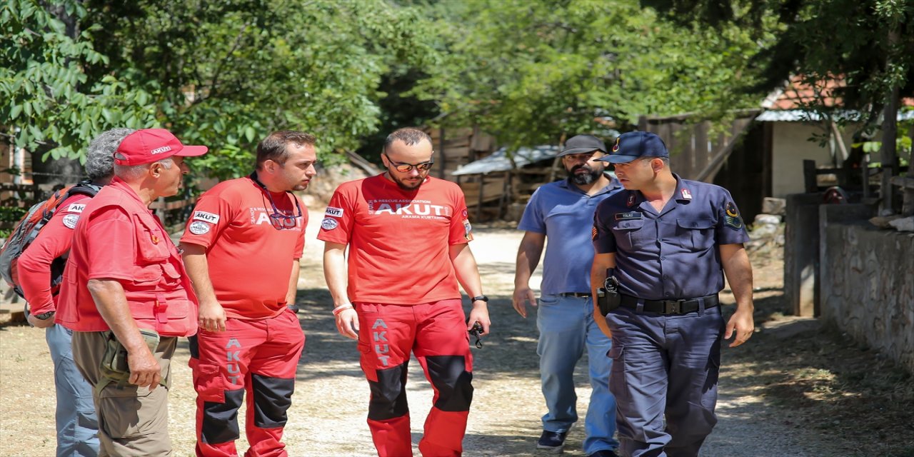Antalya'da kayıp kadını arama çalışmaları sürdü
