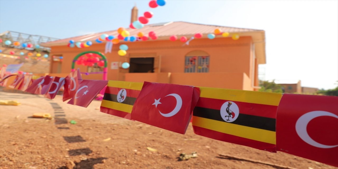 Sadakataşı Uganda'da eğitim kompleksi açtı