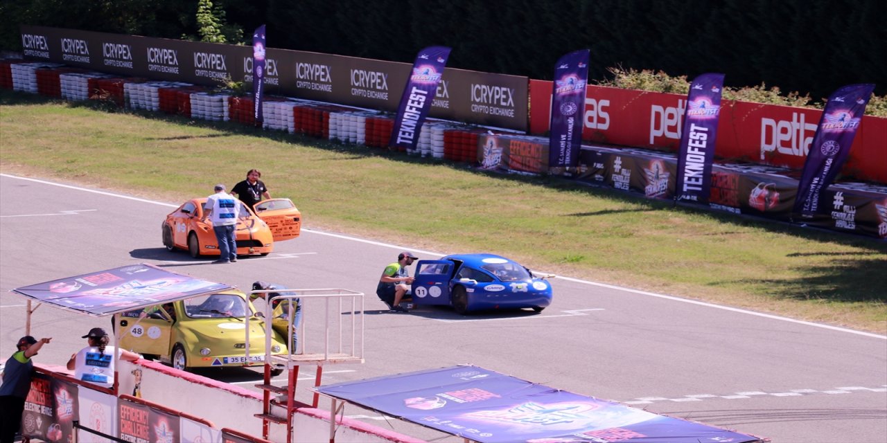 Alternatif enerjili araçlar Kocaeli'deki TEKNOFEST yarışlarında piste çıktı