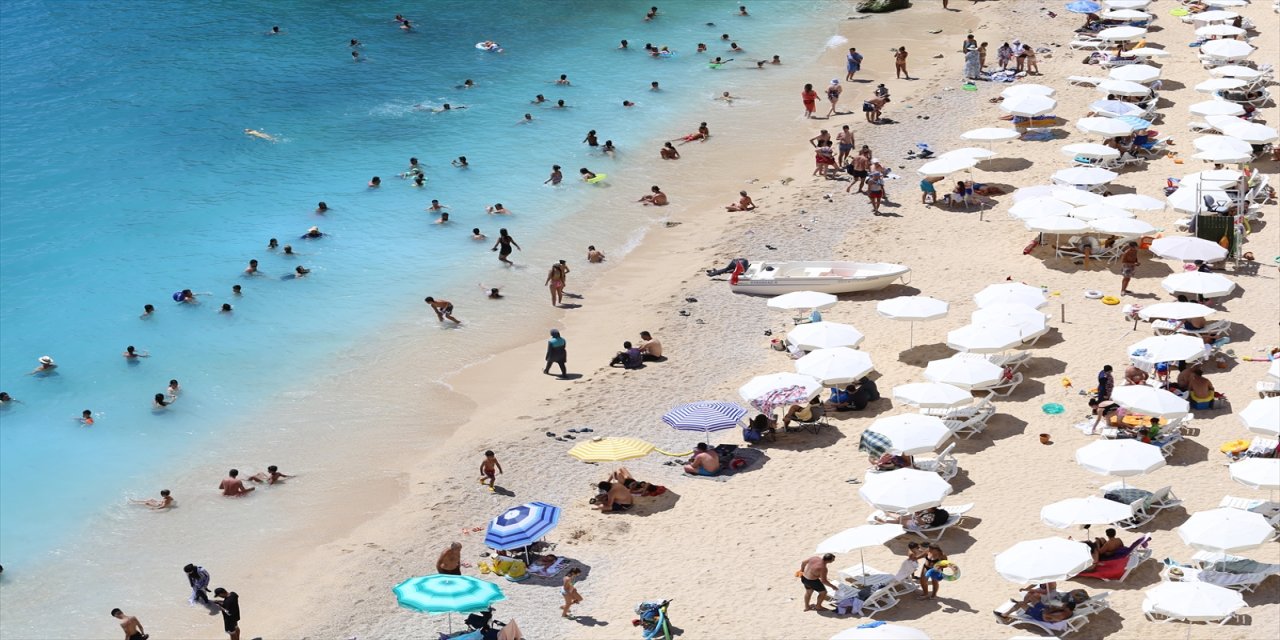 Antalya'da yoğunluk yavaş yavaş başlıyor.
