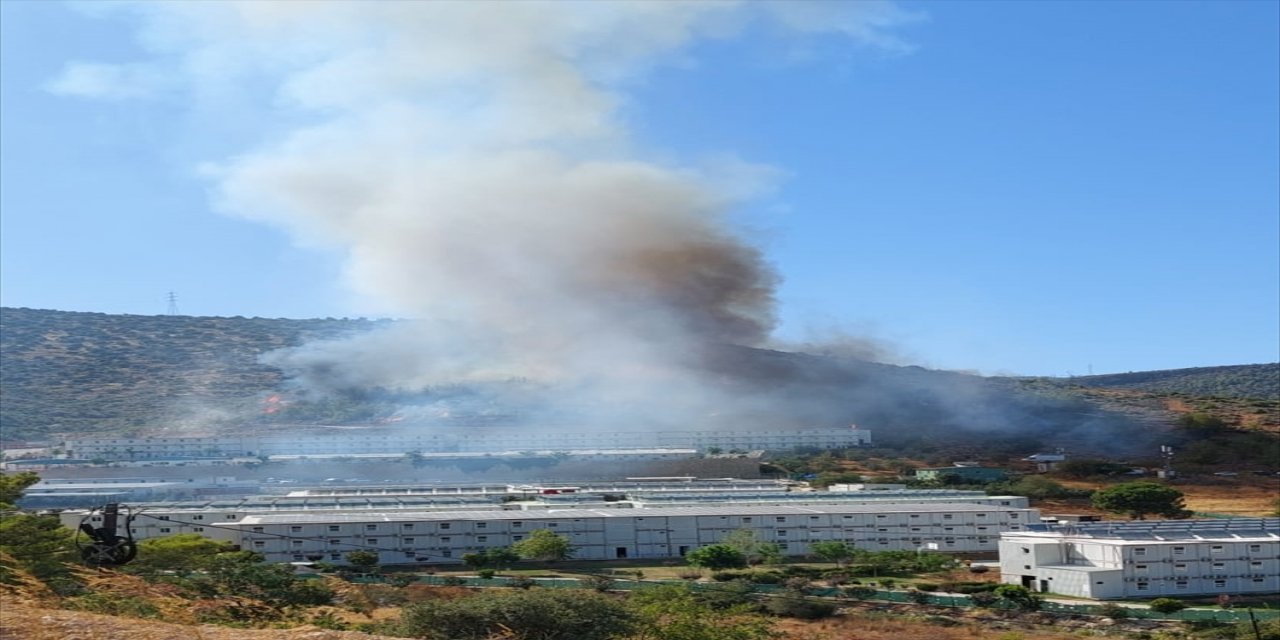 Mersin'de çıkan orman yangınına müdahale ediliyor
