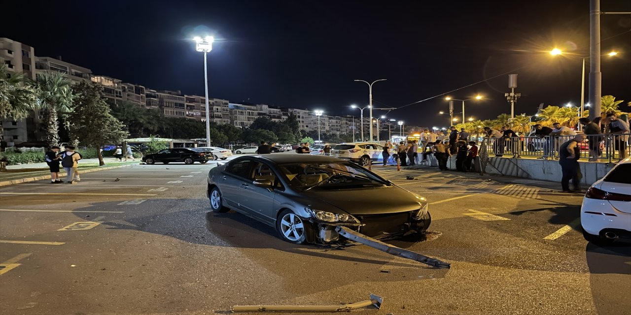 İzmir'de otomobil takla attı 2 kişi yaralandı.